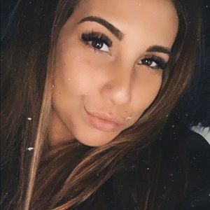 Meet your Posher, Ajayla